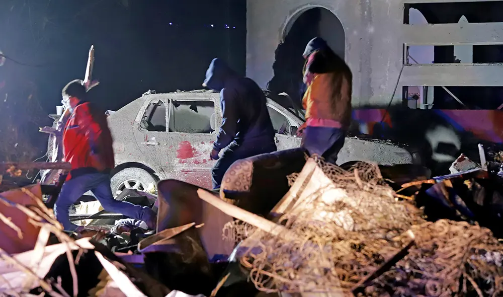 Fotografía de los escombros tras una explosión en un taller de pirotecnia en la noche del 6 de diciembre de 2021. Foto: EFE