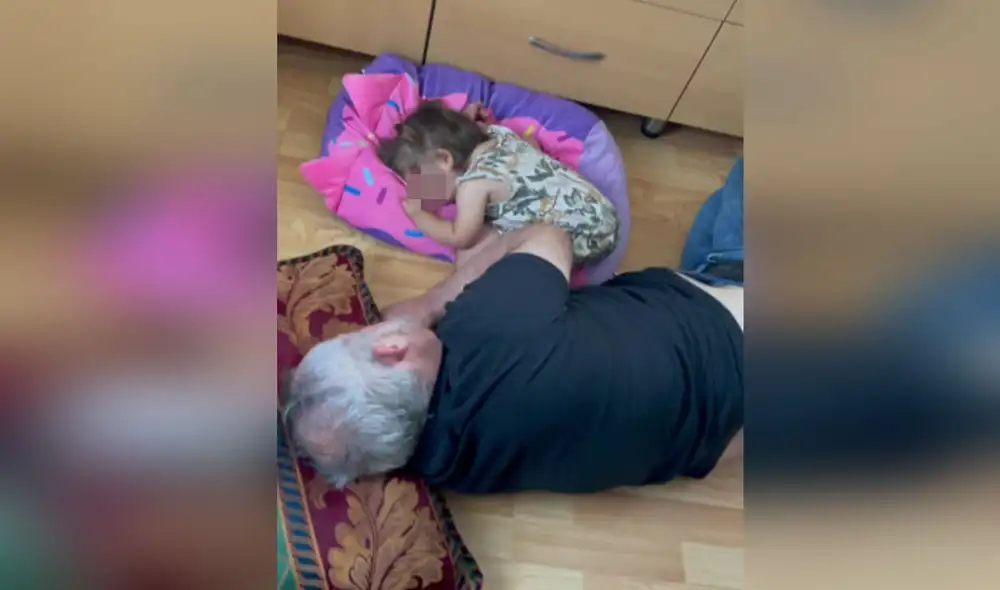 Ambos estaban profundamente dormidos cuando la autora del video llegó, por lo que no se dieron cuenta que estaban siendo filmados. Foto: captura de TikTok