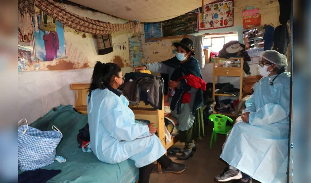 Especialistas visitaron el hogar de los niños. Foto: Municipalidad de Asillo