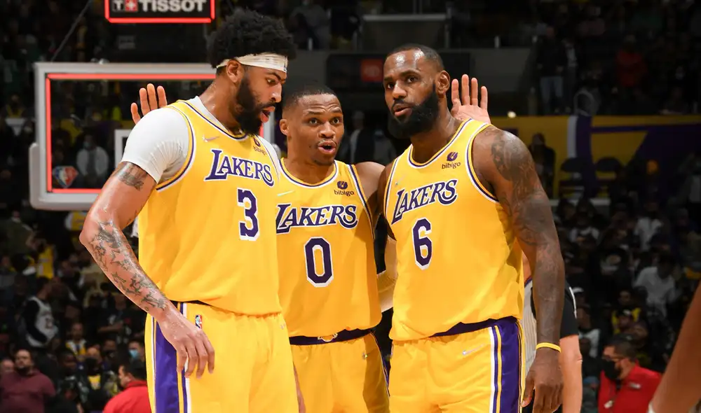 LeBron James volvió a erigirse como una de las grandes figuras de la jornada con 30 puntos. Foto: NBA Latam