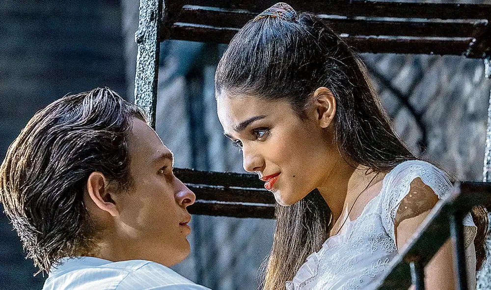 Enemigos. Tony (Ansel Elgort) y María (Rachel Zegler). Foto: difusión Enemigos. Tony (Ansel Elgort) y María (Rachel Zegler). Foto: difusión