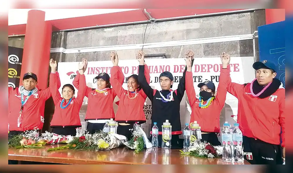 Homenaje. Atletas puneños reconocidos por su proeza en Panamericanos Junior. Foto: La República