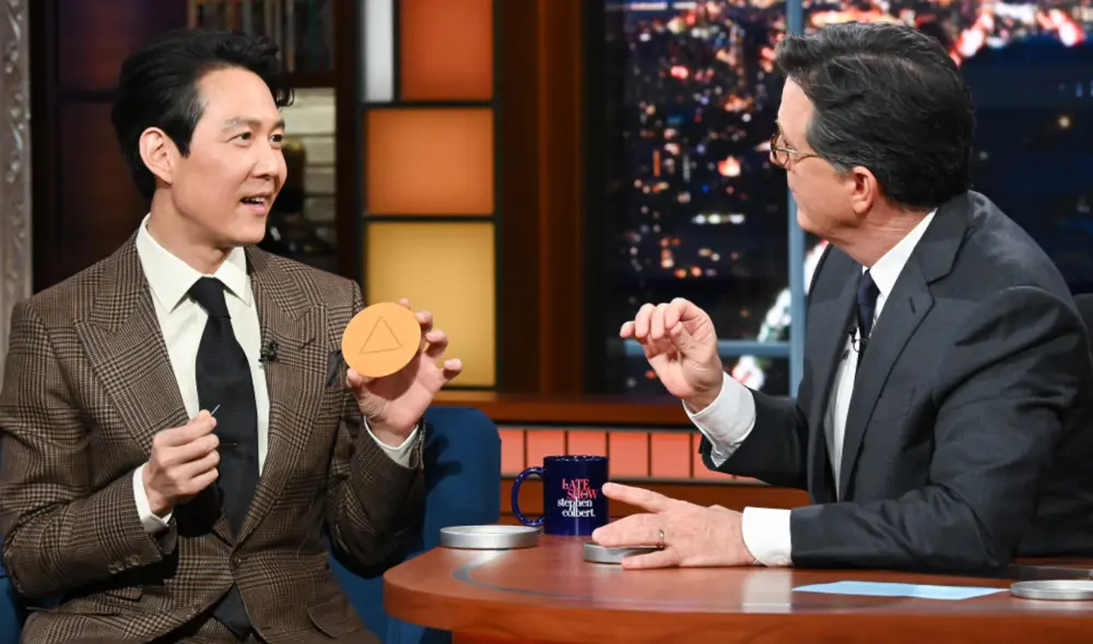 Actor de El juego del calamar, Lee Jung Jae, se presentó en The late show with Stephen Colbert. Foto: CBS Actor de El juego del calamar, Lee Jung Jae, se presentó en The late show with Stephen Colbert. Foto: CBS
