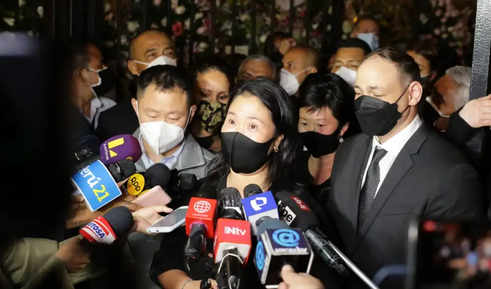 Keiko Fujimori junto a sus hermanos Kenji y Sachi, y a su esposo Mark Vito. Foto: John Reyes de La República / Video: Grace Mora, URPI - LR Keiko Fujimori junto a sus hermanos Kenji y Sachi, y a su esposo Mark Vito. Foto: John Reyes de La República / Video: Grace Mora, URPI - LR