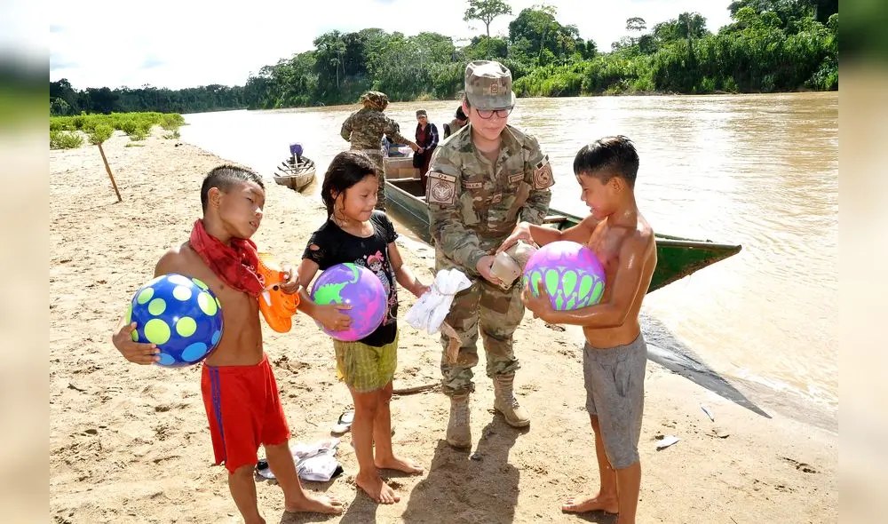 Entregan juguetes a niños de comunidades nativas. Entregan juguetes a niños de comunidades nativas.