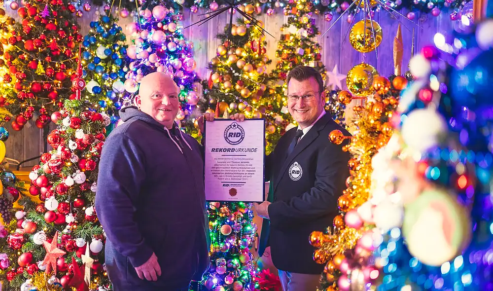 Thomas Jeromin recibiendo su certificado de récord mundial oficial. Foto: Instituto Alemán de Récords Thomas Jeromin recibiendo su certificado de récord mundial oficial. Foto: Instituto Alemán de Récords