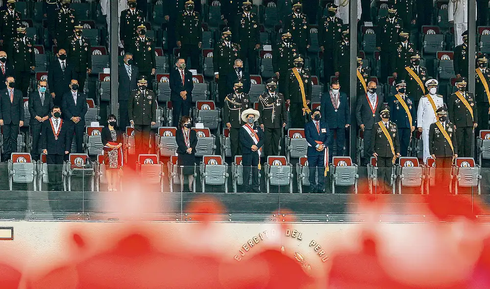 Ceremonia. Integrantes de FF. AA. desfilaron en homenaje. Foto: difusión