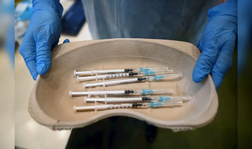 La variante “ómicron escapa en parte a la inmunidad que otorga la vacuna Pfizer” asegura el AHRI. Foto: EFE La variante “ómicron escapa en parte a la inmunidad que otorga la vacuna Pfizer” asegura el AHRI. Foto: EFE