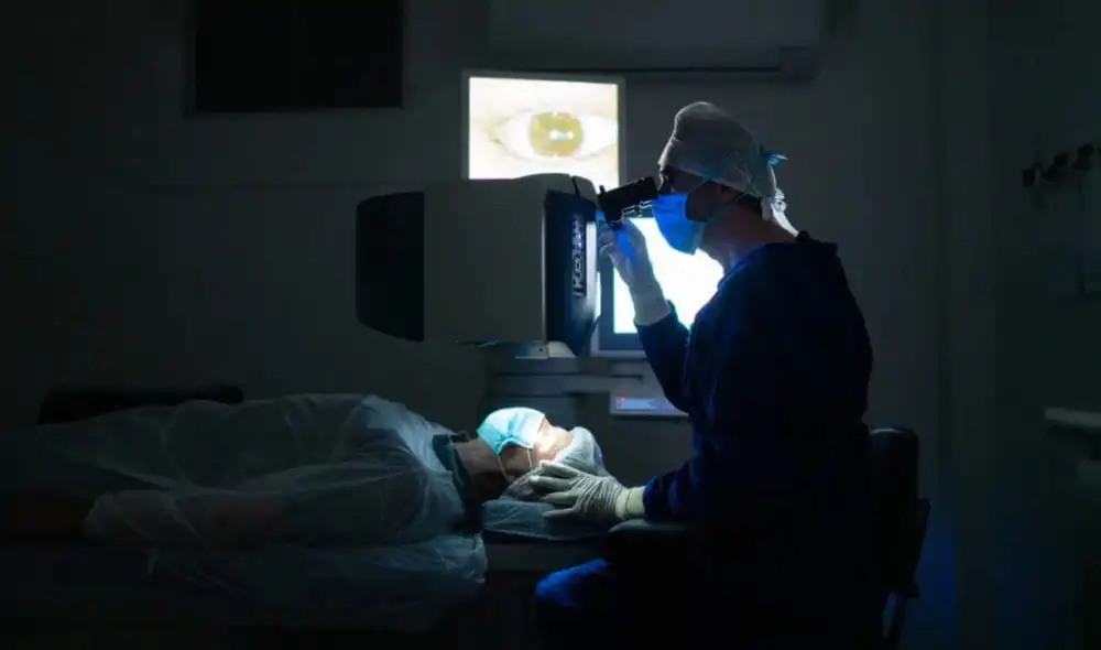 Los científicos sospechan que la mejor calidad de visión disminuye las probabilidades de tipos de demencia, como el Alzheimer. Foto: The Laser Center of Global Cables