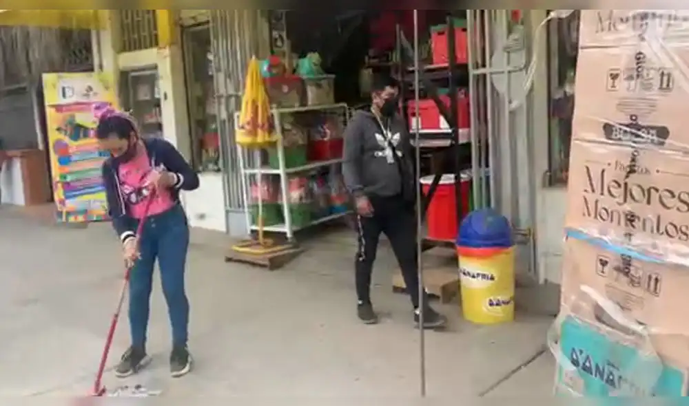 Delincuentes roban en tienda comercial ubicado en pleno centro de la ciudad de Talara. Foto: La República. Delincuentes roban en tienda comercial ubicado en pleno centro de la ciudad de Talara. Foto: La República.