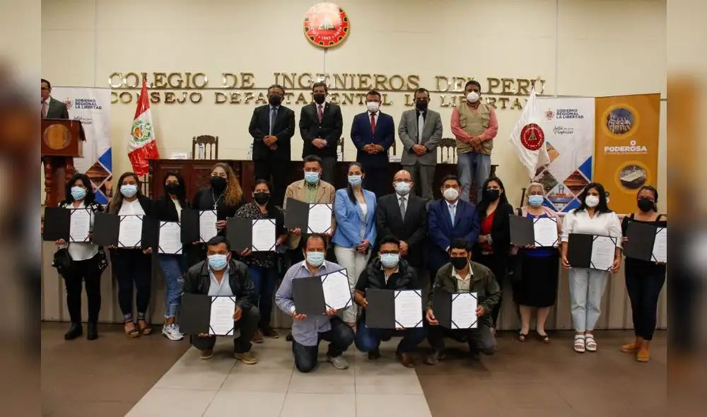 Mineros artesanales recientemente formalizados en Trujillo. Foto: Cortesía Mineros artesanales recientemente formalizados en Trujillo. Foto: Cortesía