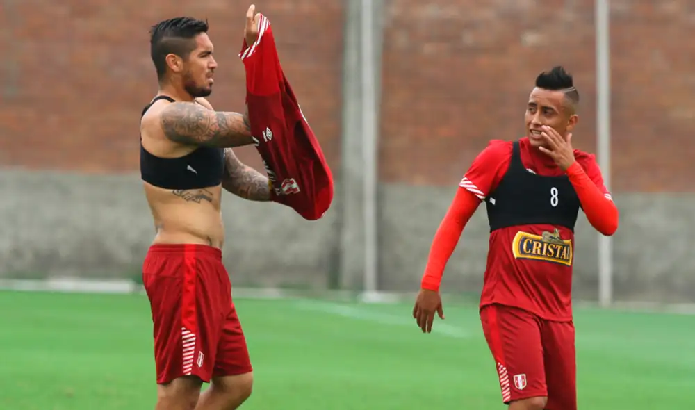 Juan Manuel Vargas y Christian Cueva jugaron juntos en la selección peruana. Foto: Líbero