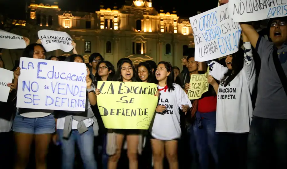 Colectivos marcharon en 2016 cuando Congreso atacó la reforma universitaria. Foto: Archivo La República Colectivos marcharon en 2016 cuando Congreso atacó la reforma universitaria. Foto: Archivo La República