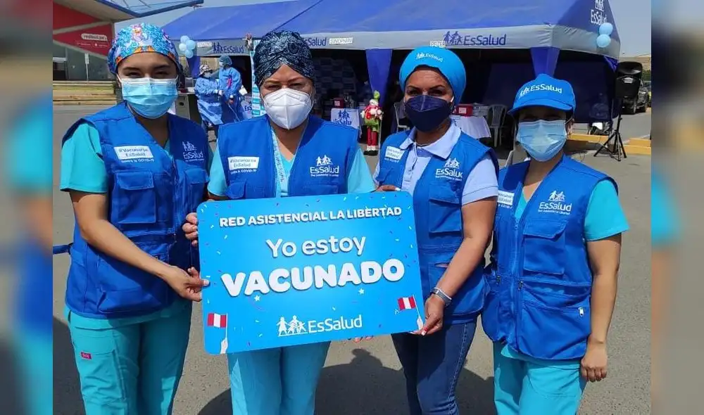 Equipo de enfermeras exhorta a la población inmunizarse contra la COVID-19. Foto: EsSalud Equipo de enfermeras exhorta a la población inmunizarse contra la COVID-19. Foto: EsSalud