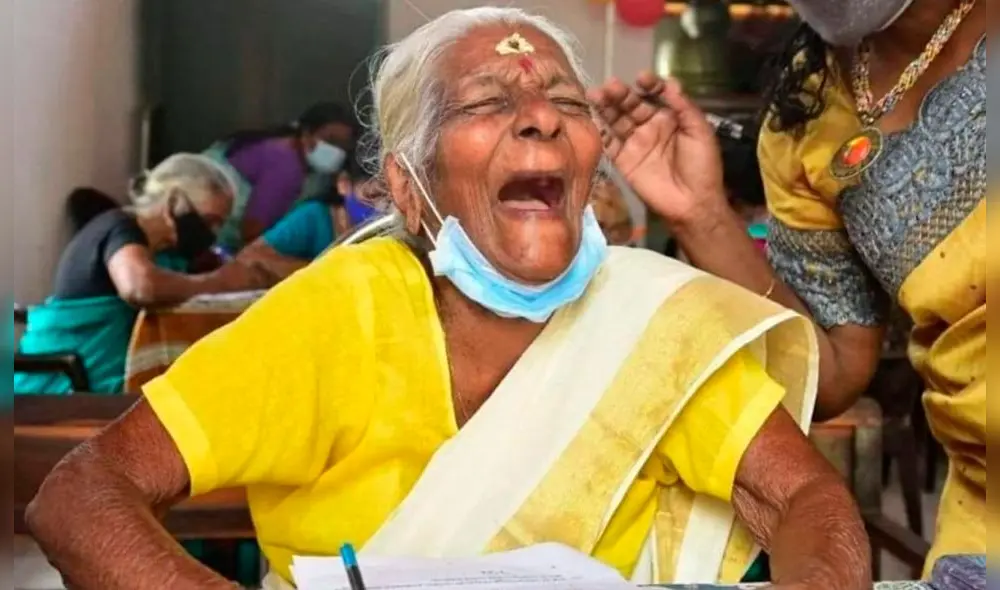 Kuttiyamma de 104 años fue felicitada por el ministro de Educación de su estado. Foto: Twitter