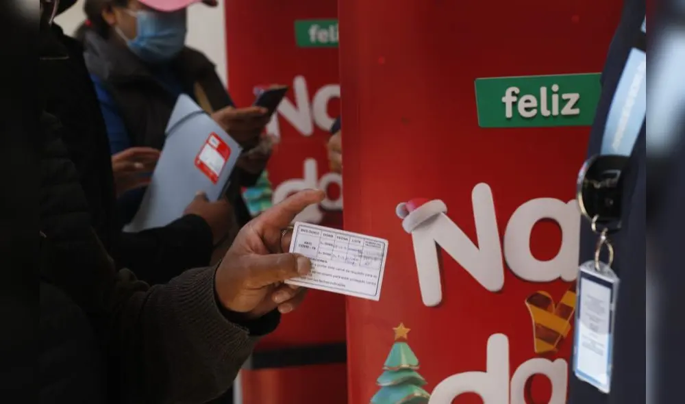 Locales comerciales deben pedir carnet de vacunación a usuarios. Foto: Juan Carlos Cisneros/La República