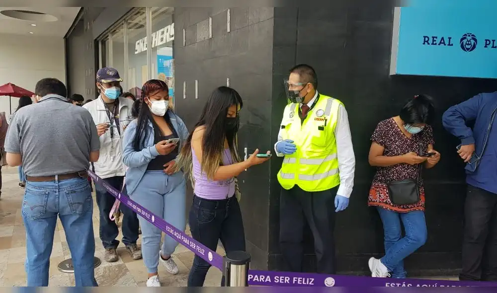 Panorama en segundo día del control del carnet de vacunación. Foto: URPI/Wilder Pari