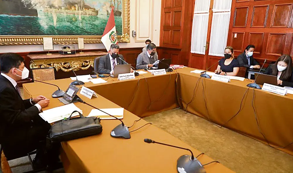 Golpe. En la sesión del viernes no se permitió revisar votos. Foto: difusión Golpe. En la sesión del viernes no se permitió revisar votos. Foto: difusión