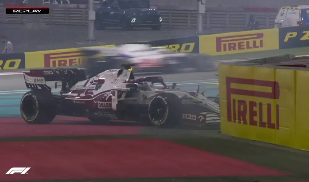 Kimi Räikkönen tuvo queda dejar la carrera en la vuelta número 27. Foto: captura video ESPN Kimi Räikkönen tuvo queda dejar la carrera en la vuelta número 27. Foto: captura video ESPN