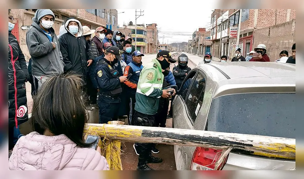 Policías detenidos.