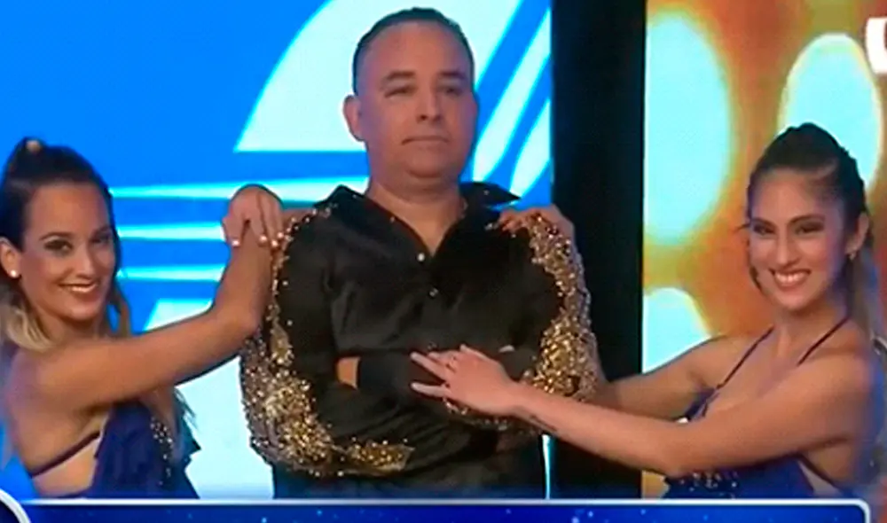 Roberto Martínez sorprendió al lucirse en el nuevo reality de baile del programa Porque hoy es sábado con Andrés. Él bailó un mix de Ráfaga. Foto: Captura
/ Panamericana TV. Roberto Martínez sorprendió al lucirse en el nuevo reality de baile del programa Porque hoy es sábado con Andrés. Él bailó un mix de Ráfaga. Foto: Captura
/ Panamericana TV.