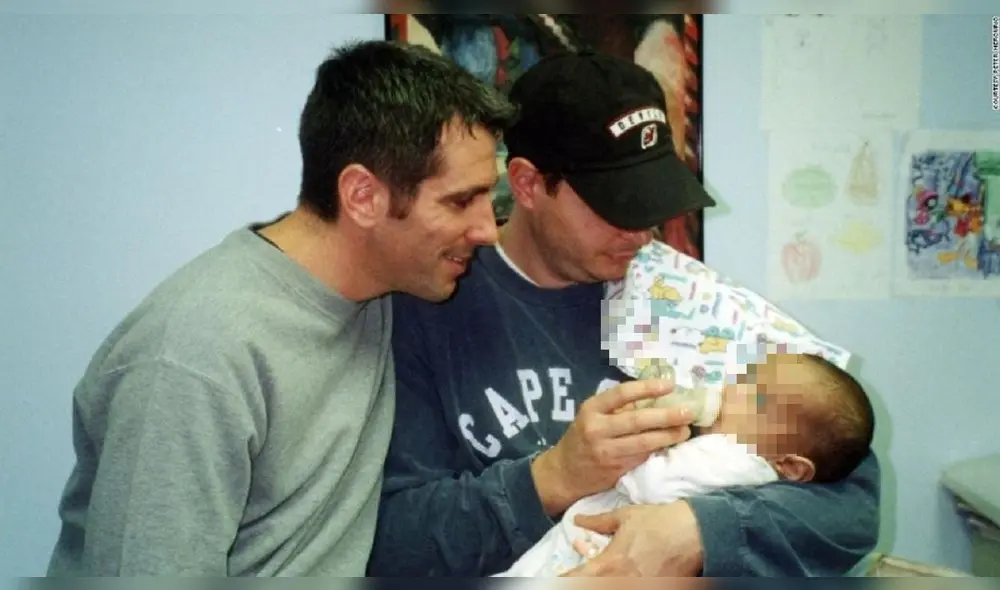 Una familia de Nueva York que se unió por casualidad en el 2000 cuenta su notable relato en un libro para niños. Foto: CNN