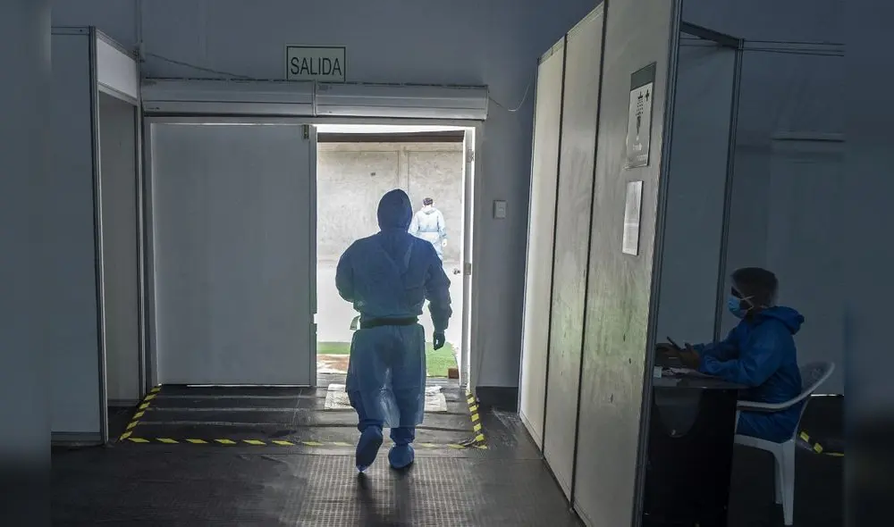 Las autoridades peruanas confían en que la exigencia del certificado incentivará a la población no vacunada a inmunizarse. Foto: AFP