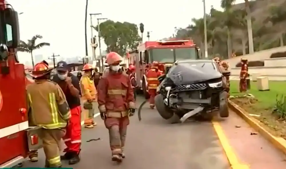 El accidente se produjo alrededor de las 5. 00 a. m. de este domingo 12 de diciembre. Foto: captura de TV Perú