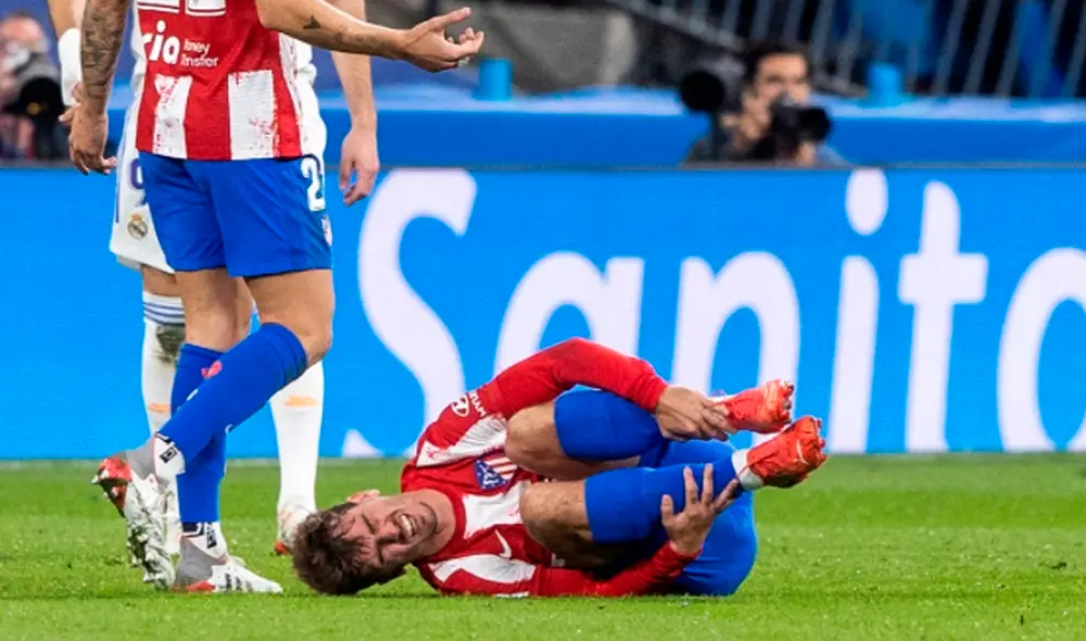 Griezmann sintió una fuerte dolencia tras una dura entrada de Carvajal. Foto: Agencia EFE
