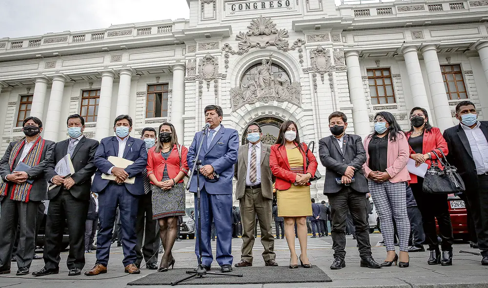 Postura. Guido Bellido y Waldemar Cerrón impulsan proyecto. Foto: John Reyes/ La República Postura. Guido Bellido y Waldemar Cerrón impulsan proyecto. Foto: John Reyes/ La República