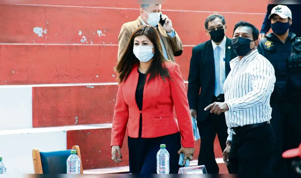 Espera. Gobernadora (e) Kimmerlee Gutiérrez busca poner orden en la Región Arequipa. Foto: La República Espera. Gobernadora (e) Kimmerlee Gutiérrez busca poner orden en la Región Arequipa. Foto: La República