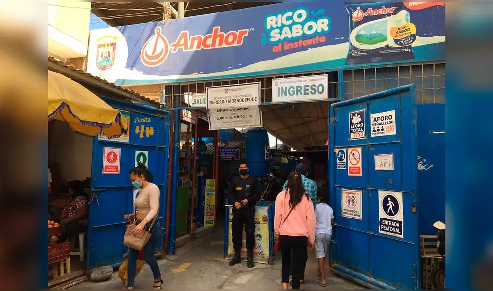 Una de las 24 puertas de ingreso al mercado. Foto: Rosa Quincho