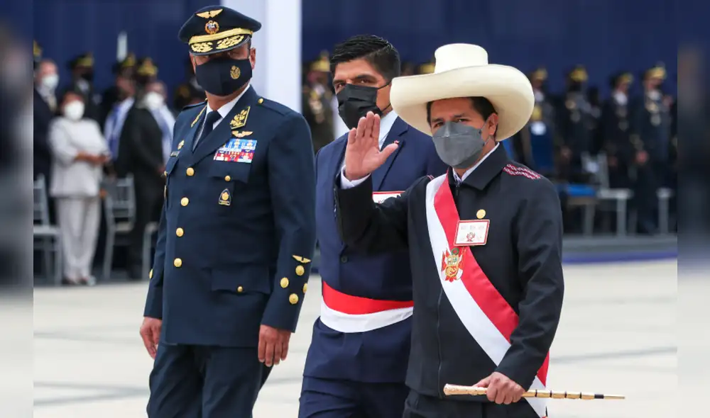 Castillo participó en la en la ceremonia de graduación en la Escuela de Oficiales de la FAP. Foto: Presidencia Castillo participó en la en la ceremonia de graduación en la Escuela de Oficiales de la FAP. Foto: Presidencia