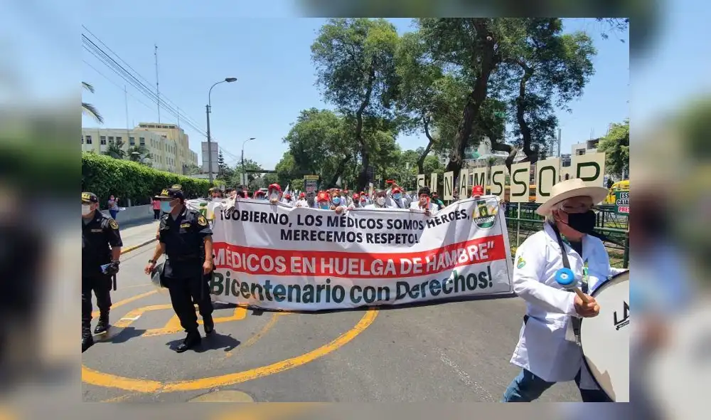 Sindicato pide salida del titular de EsSalud, Mario Carhuapoma. Foto: Sinamssop