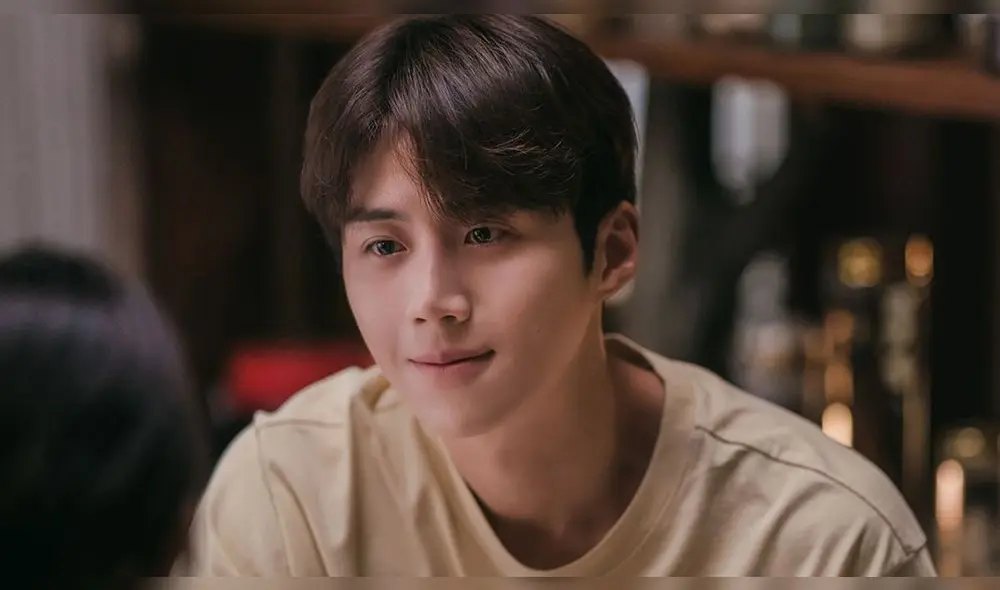Kim Seon Ho caracterizando a Hong Du Sik en Homwtown cha-cha-cha. Foto: Netflix