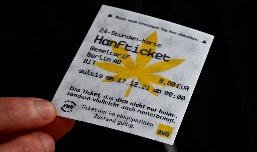 Como se sabe Europa pasa por su quinta ola de COVID-19, y estos tickets buscan combatir el estrés de la misma. Foto: AFP Como se sabe Europa pasa por su quinta ola de COVID-19, y estos tickets buscan combatir el estrés de la misma. Foto: AFP