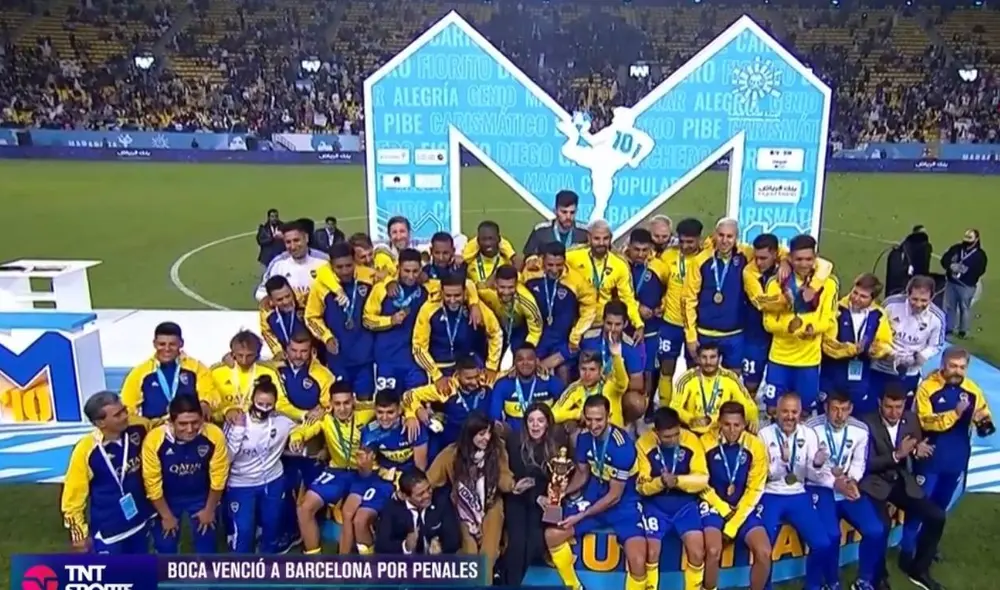 El equipo de Boca Juniors celebrando junto a los familiares de Diego Armando Maradona. Foto: captura video TNT Sports