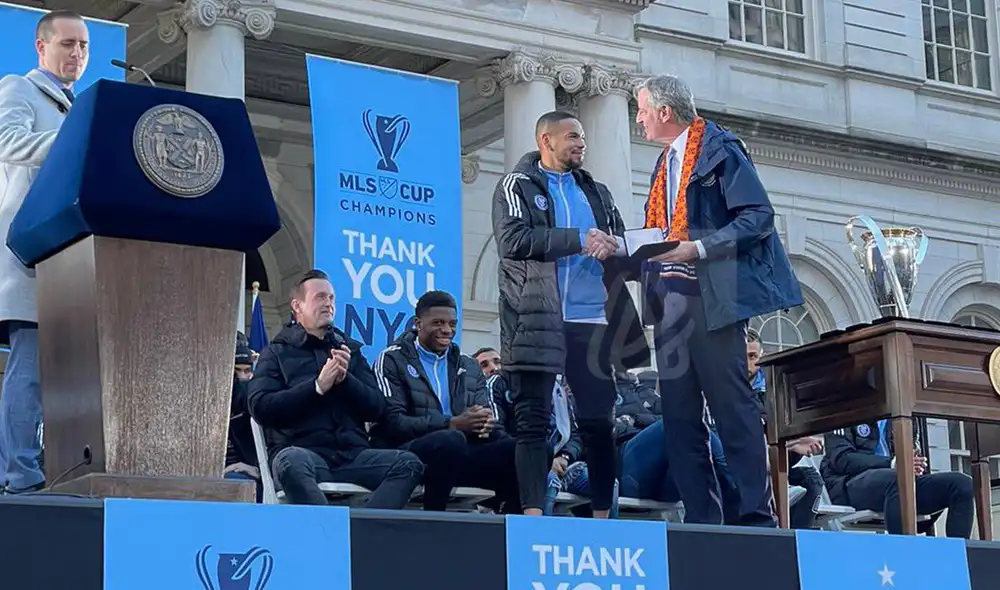 Alexander Callens salió campeón de la MLS con el New York City. Foto: @AreaSportsNet/Twitter