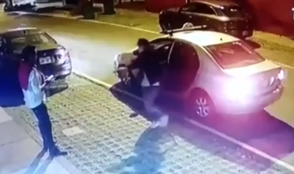 Malhechor estuvo a punto de dispararle a su víctima. Vecinos piden mayor seguridad en la calle Manuel Tovar. Foto: América Noticias Malhechor estuvo a punto de dispararle a su víctima. Vecinos piden mayor seguridad en la calle Manuel Tovar. Foto: América Noticias