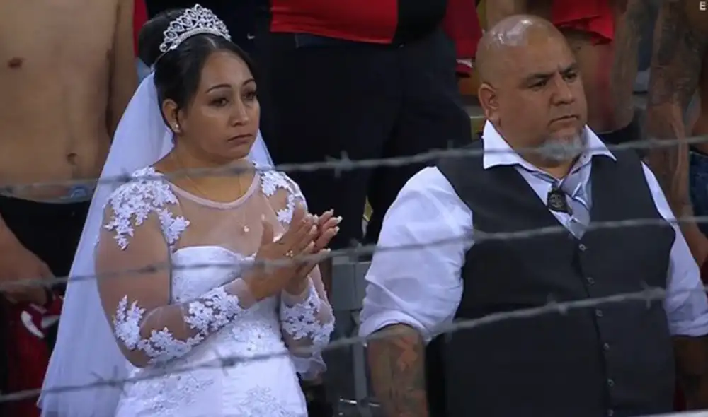 La pareja se ubicó en la tribuna del campeón Atlas. Foto: Twitter