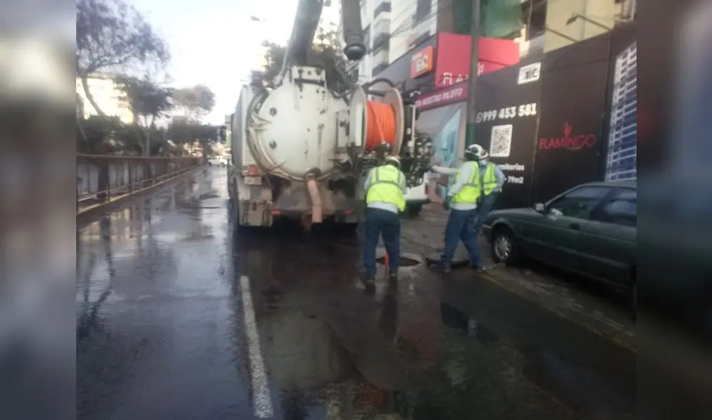 Varias cuadras de la concurrida vía resultaron perjudicadas. Foto: Sedapal Varias cuadras de la concurrida vía resultaron perjudicadas. Foto: Sedapal