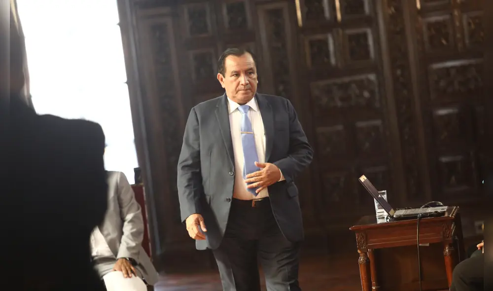 Anteriormente, el gobernador regional de Ucayali, Francisco Antonio Pezo Torres, había logrado huir por una salida escondida de su oficina. Foto: La República