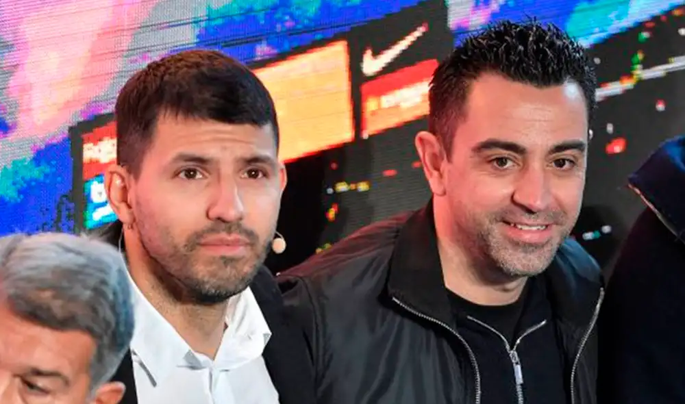 Xavi estuvo presente en el adiós del 'Kun' Agüero desde el Camp Nou. Foto: AFP
