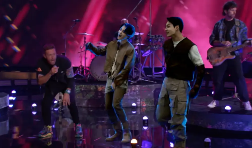 Los integrantes de BTS aparecieron como hologramas para cantar "My universe" junto a Coldplay. Foto: composición La República/captura/YouTube Los integrantes de BTS aparecieron como hologramas para cantar "My universe" junto a Coldplay. Foto: composición La República/captura/YouTube
