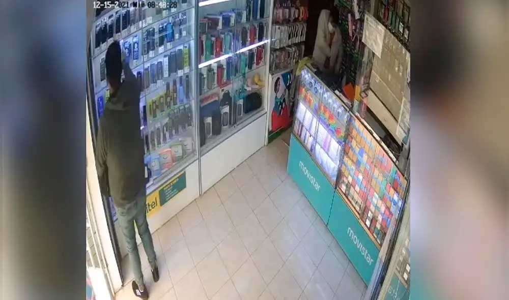 Cámaras de seguridad registraron el robo al local. Foto: captura de video/Áncash Al Día. Cámaras de seguridad registraron el robo al local. Foto: captura de video/Áncash Al Día.