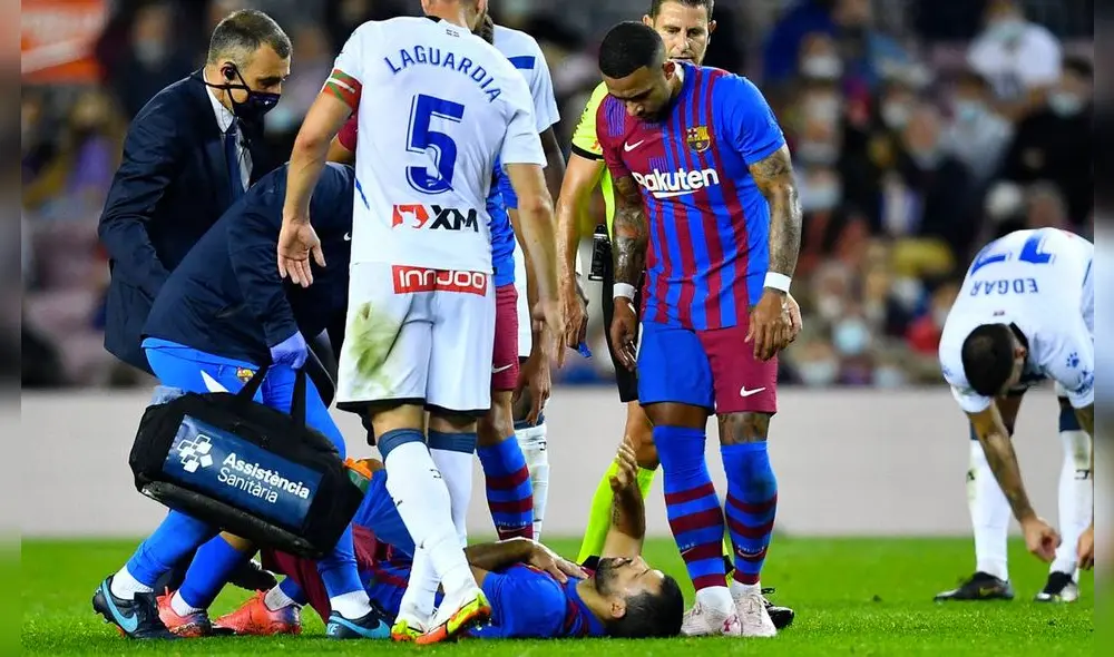 Sergio Agüero sufrió una arritmia durante el partido entre Barcelona y Alavés por LaLiga Santander. Foto: AFP Sergio Agüero sufrió una arritmia durante el partido entre Barcelona y Alavés por LaLiga Santander. Foto: AFP