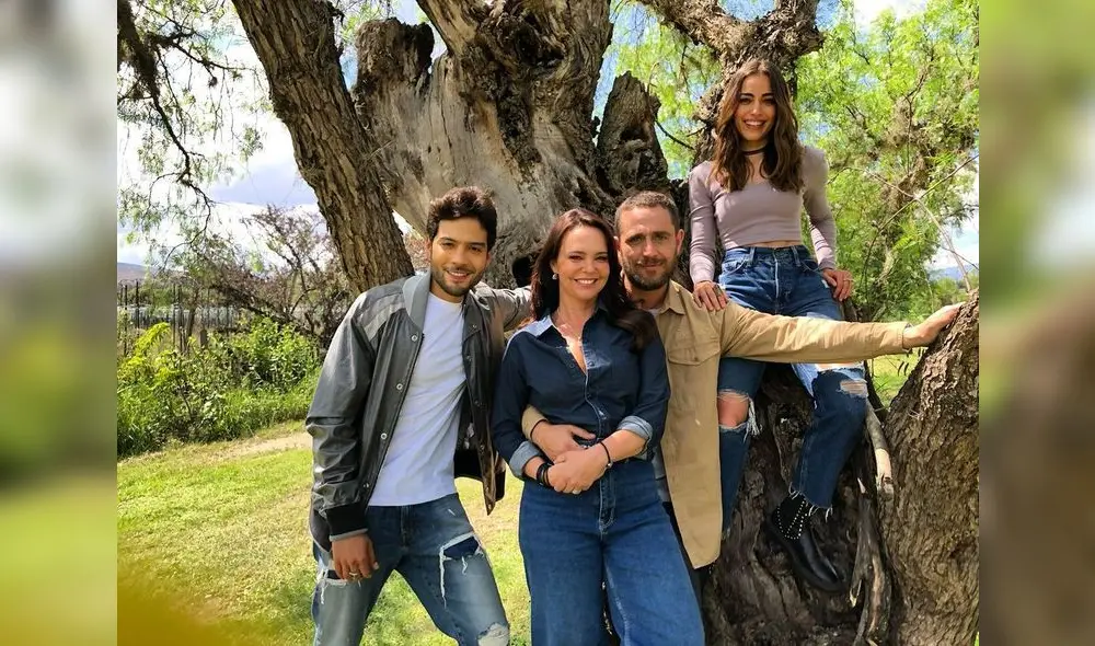 Franco y Sarita presenta a su familia para Pasión de gavilanes 2. Foto: Instagram/@natashaklauss27 Franco y Sarita presenta a su familia para Pasión de gavilanes 2. Foto: Instagram/@natashaklauss27