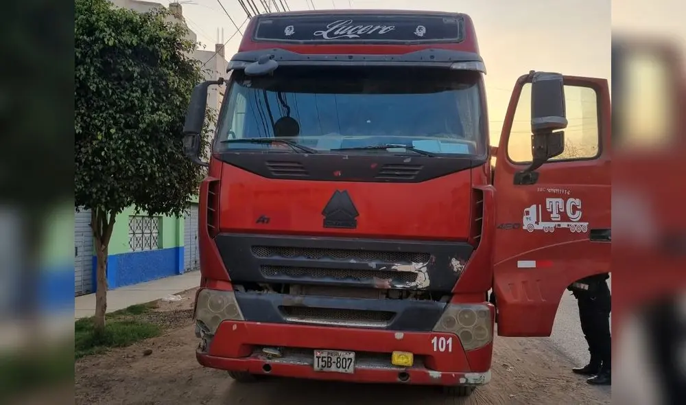 El chofer y camión fueron detenidos y llevados a la comisaría de Virú. Foto: PNP El chofer y camión fueron detenidos y llevados a la comisaría de Virú. Foto: PNP