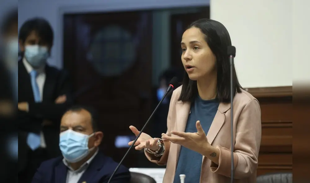 La parlamentaria por Juntos por el Perú criticó duramente al Congreso de la República. Foto: Congreso