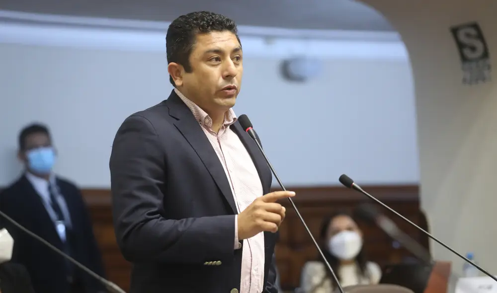 Guillermo Bermejo es el primer congresista en renunciar a la bancada de Perú Libre. Foto: Congreso